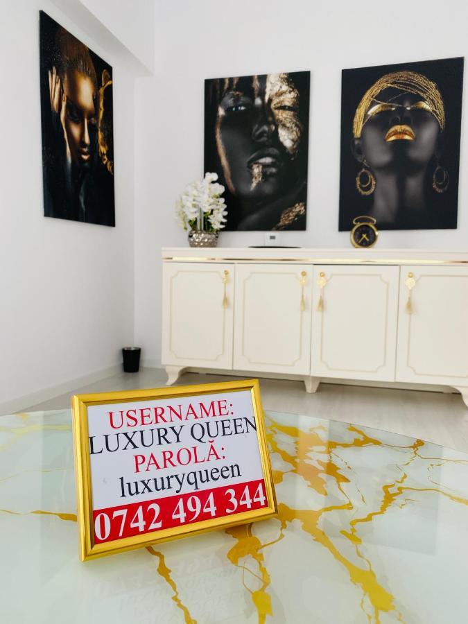 Luxury Queen 큼홀룸그몰도베네스크 외부 사진
